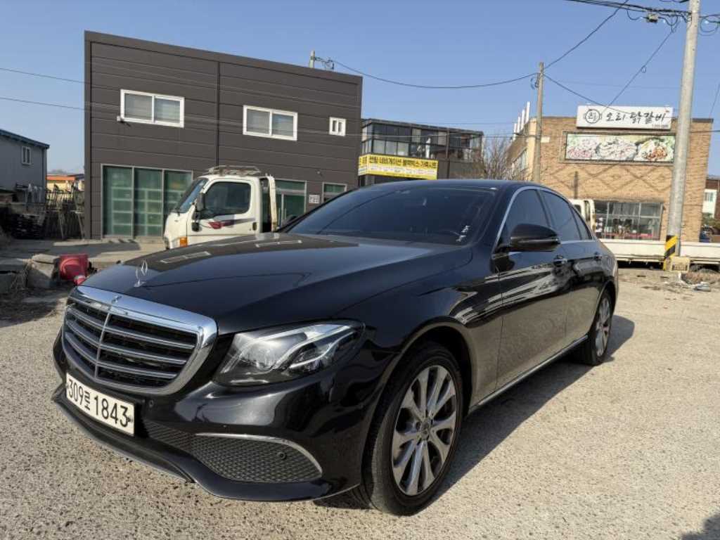 Mercedes Benz E class - Vista 2
