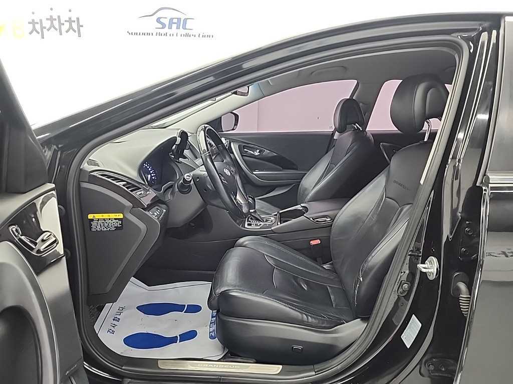 HYUNDAI Grandeur - Vista 11