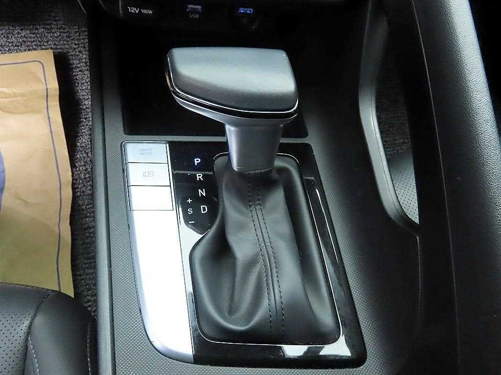 HYUNDAI Avante - Vista 10