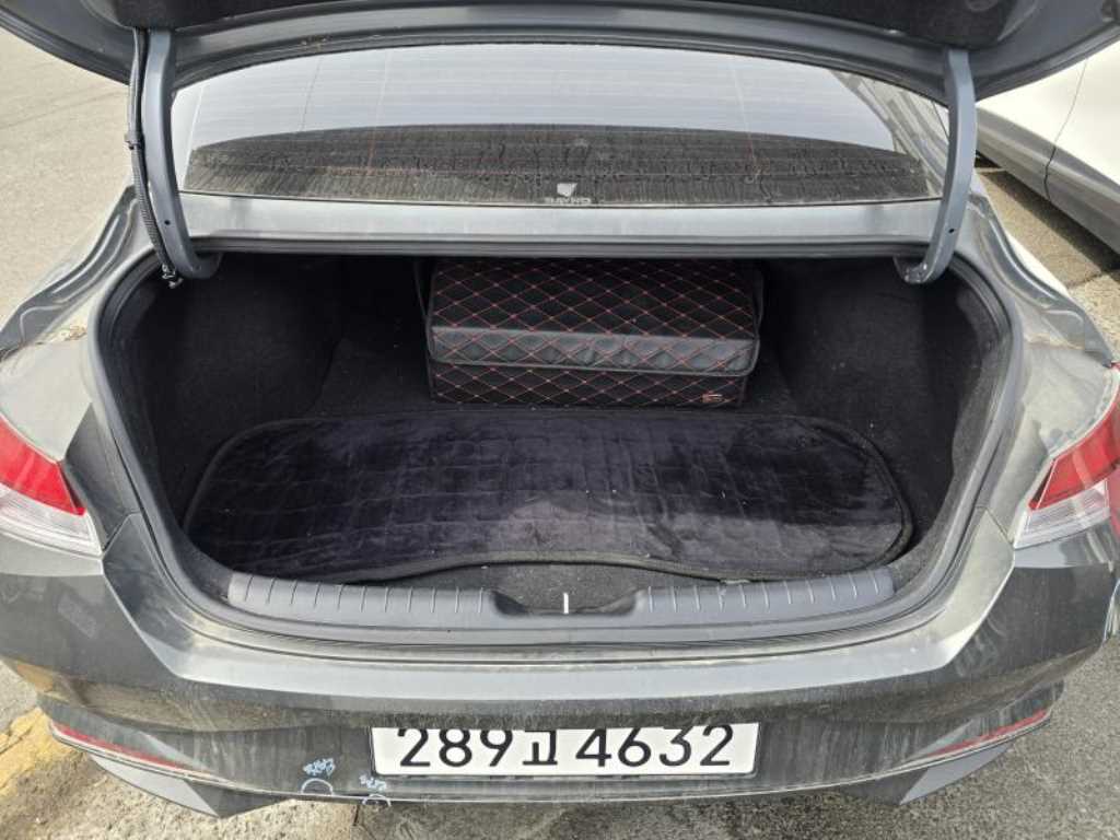 HYUNDAI Avante - Vista 5