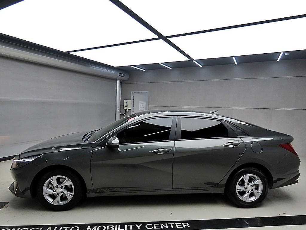 HYUNDAI Avante - Vista 4