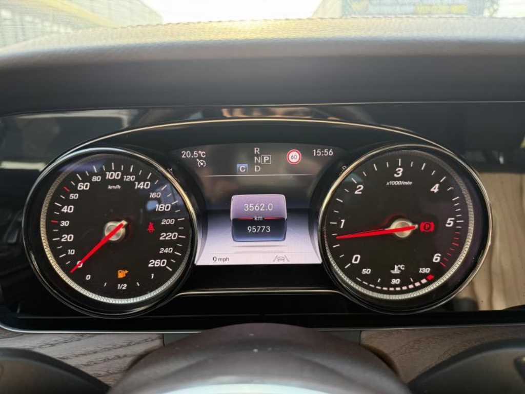 Mercedes Benz E class - Vista 7