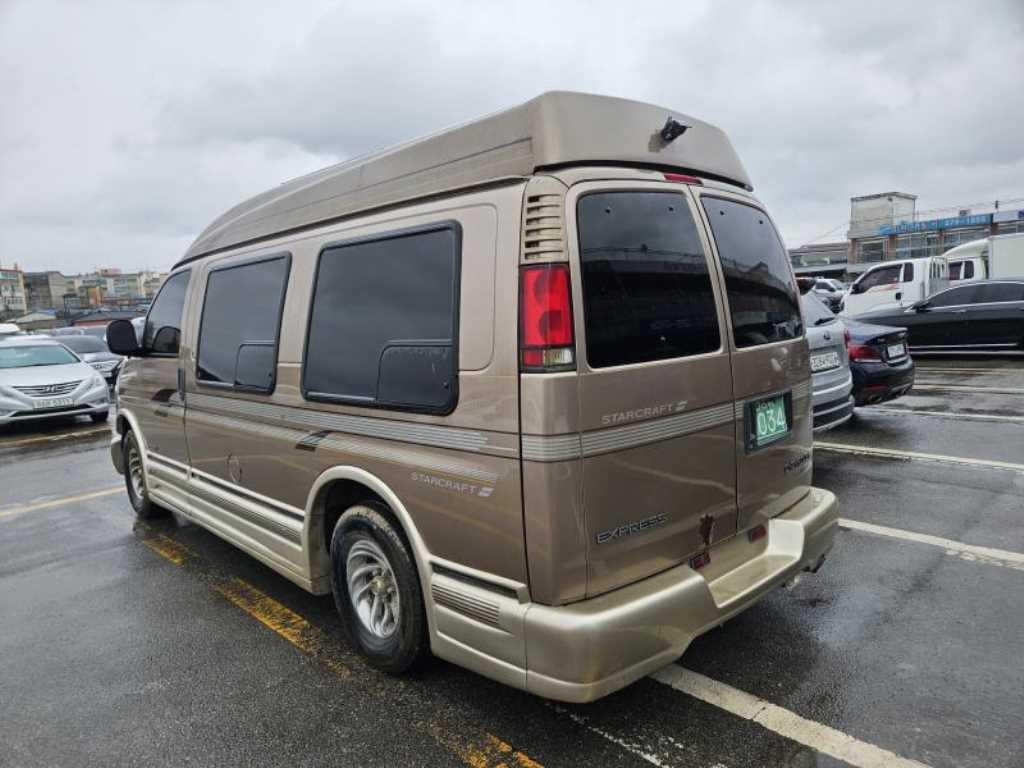 Chevrolet Chevy Van - Vista 7