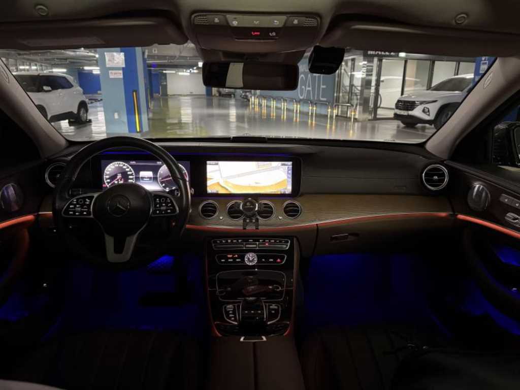 Mercedes Benz E class - Vista 7