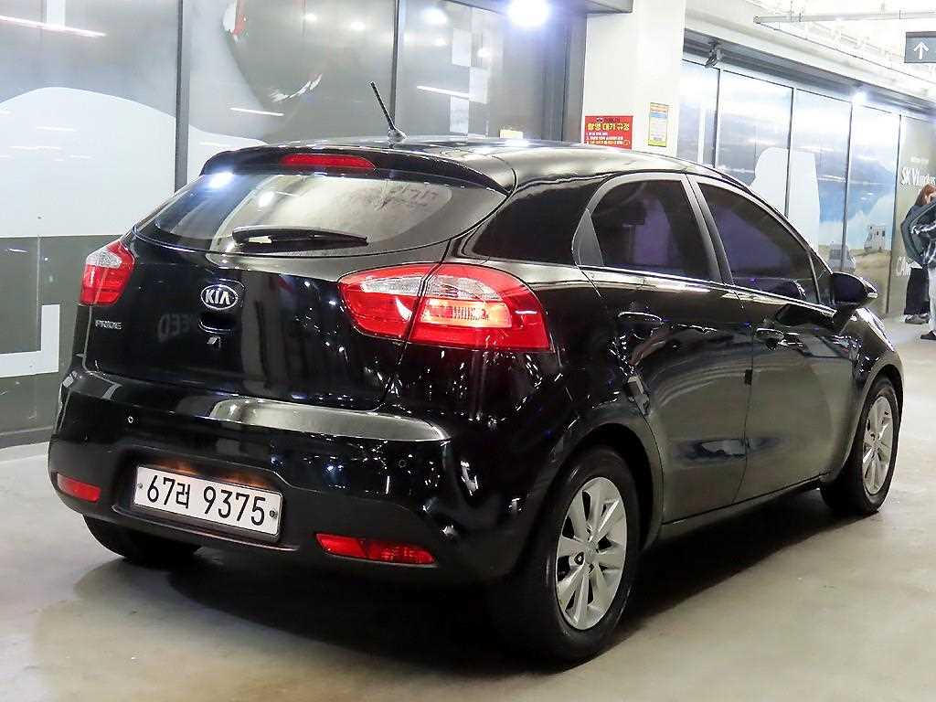 KIA Pride - Vista 4