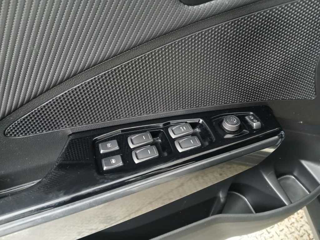 Ssangyong Tivoli - Vista 10