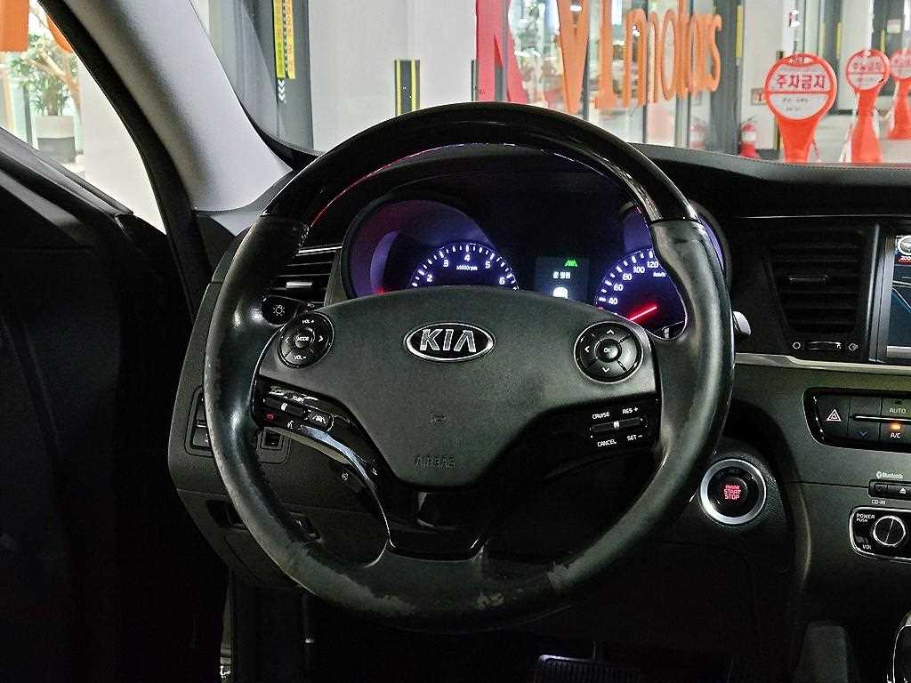 KIA K9 - Vista 9