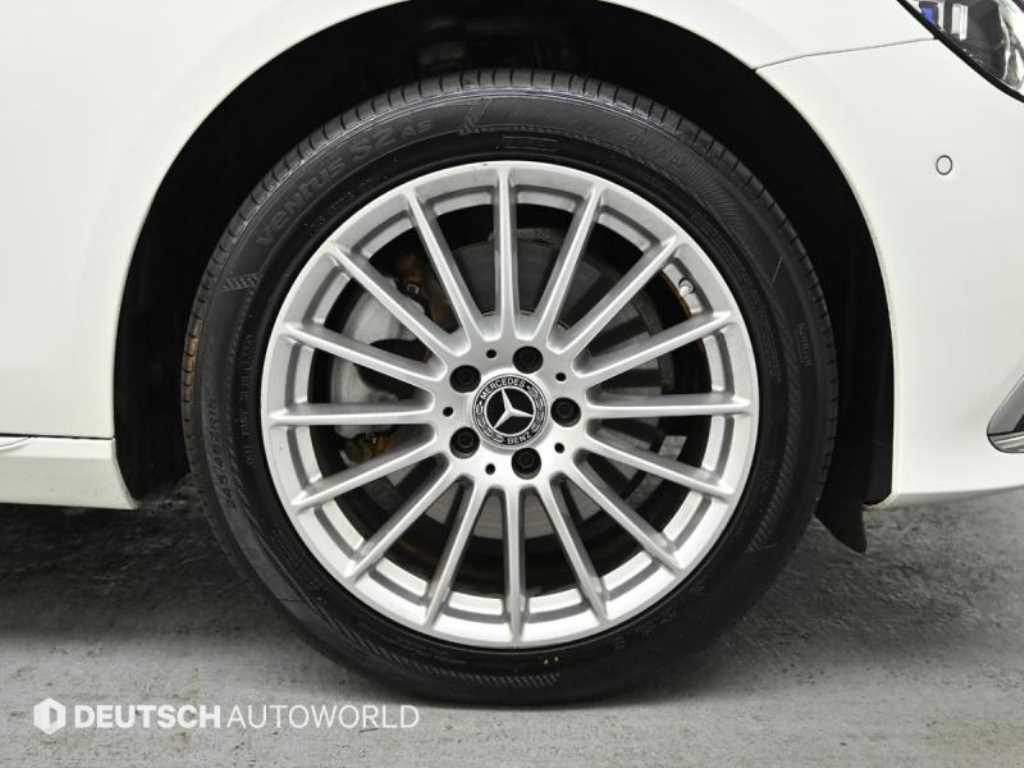 Mercedes Benz E class - Vista 5