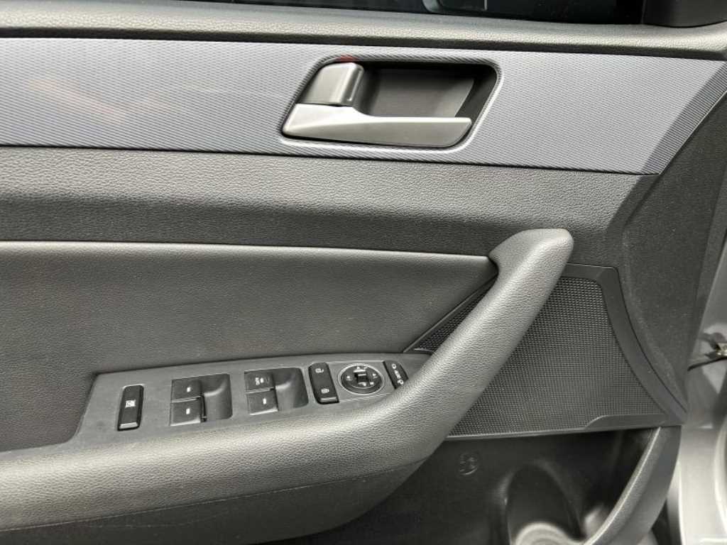 HYUNDAI Sonata - Vista 12