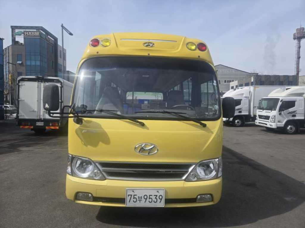 medium and large bus Hyundai bus 2016 Amarillo - Importación desde Corea - HF Imports Iquique - Foto 1