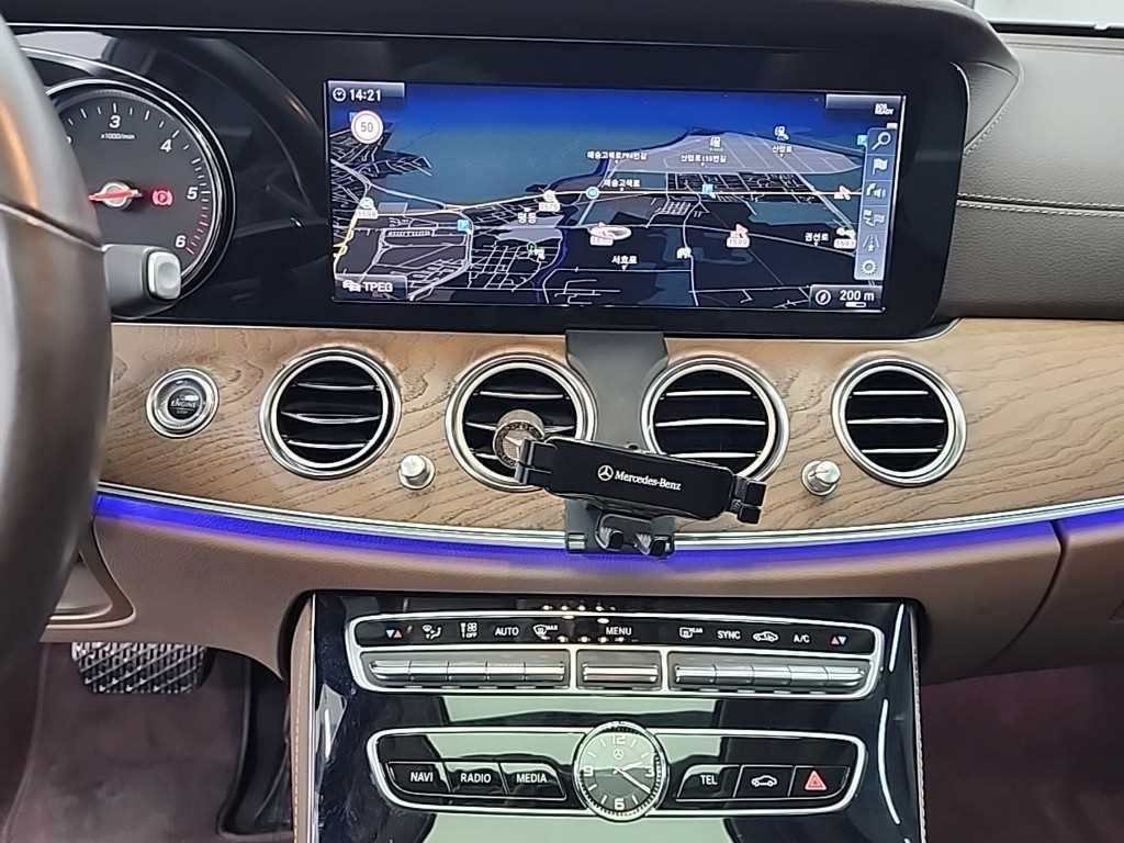 Mercedes Benz E class - Vista 10