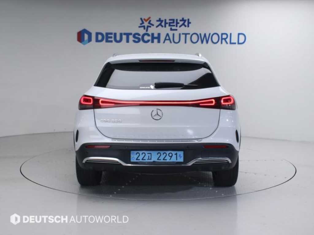 Mercedes Benz EQA - Vista 4