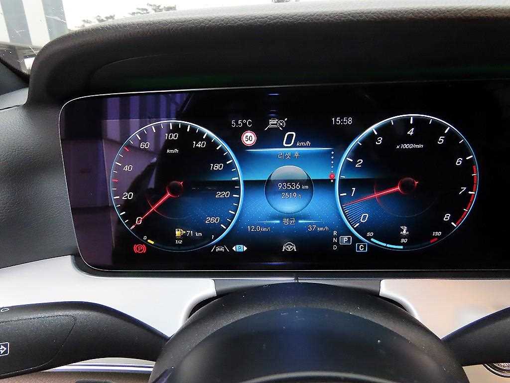 Mercedes Benz E class - Vista 9