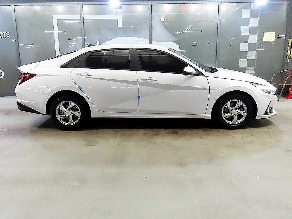 HYUNDAI Avante - Vista 3