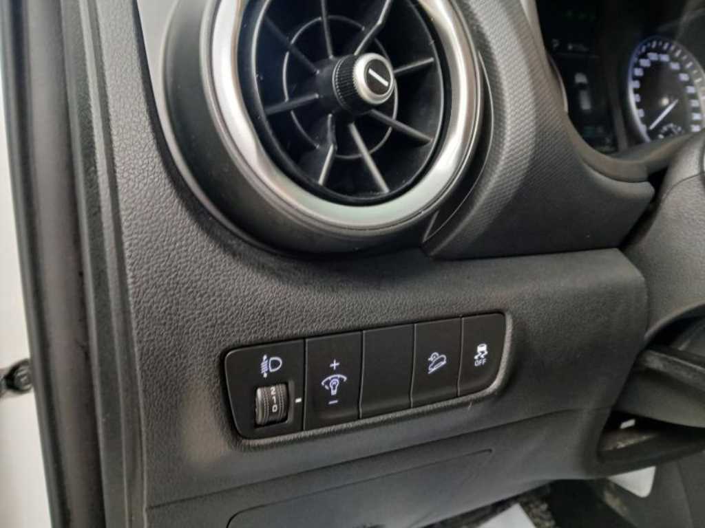 HYUNDAI Kona - Vista 11