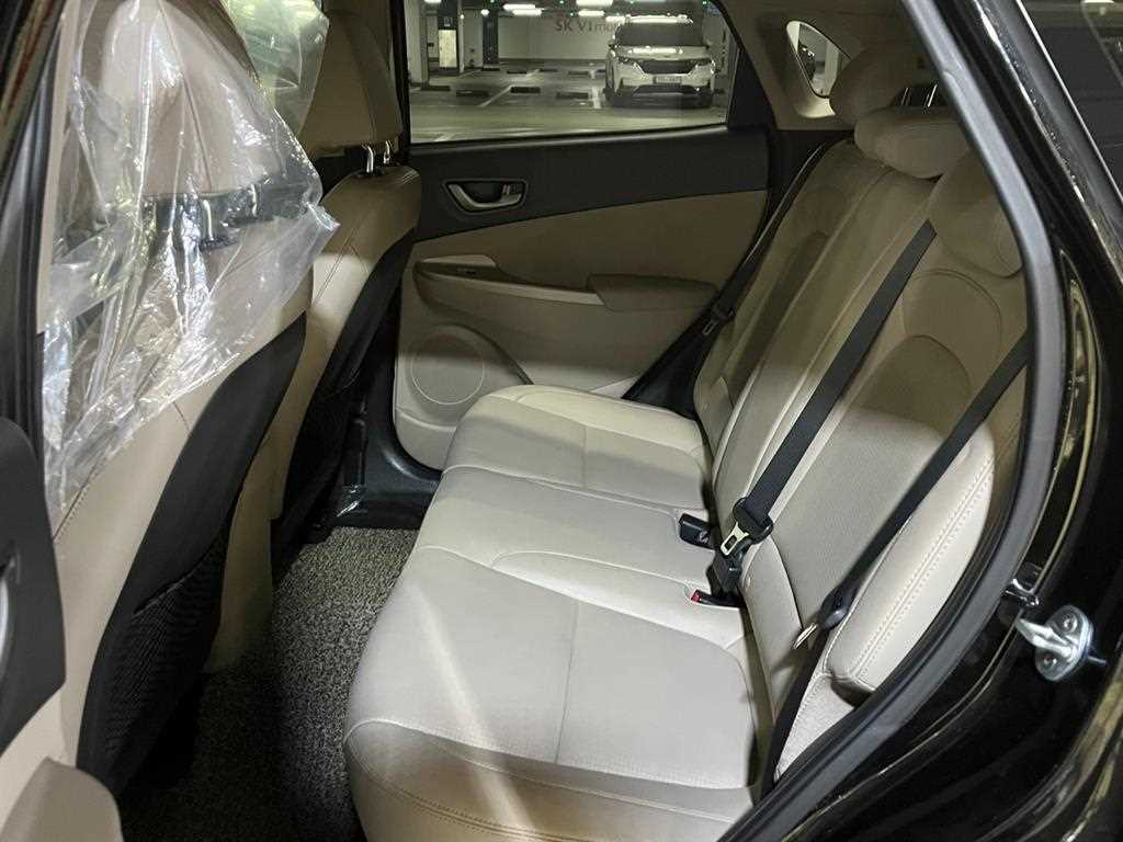 HYUNDAI Kona - Vista 7