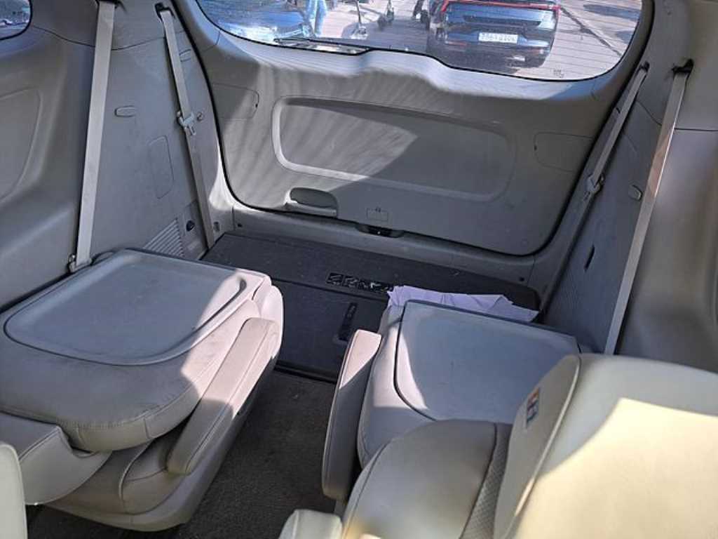 KIA Carnival - Vista 8