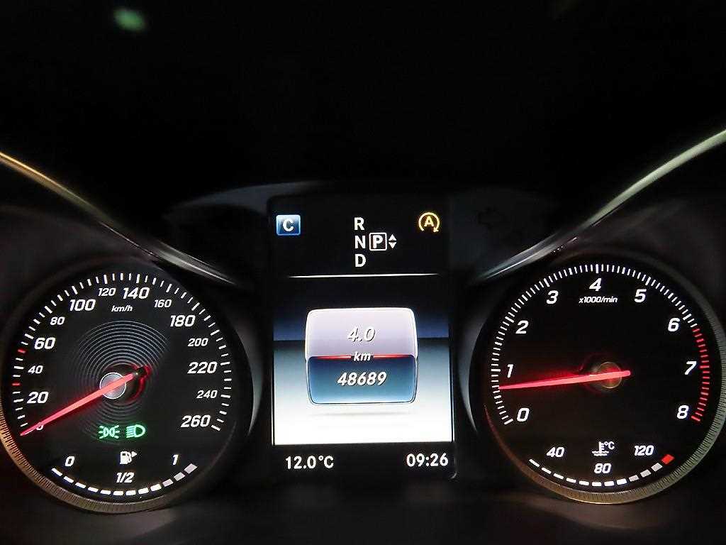 Mercedes Benz C Class - Vista 9