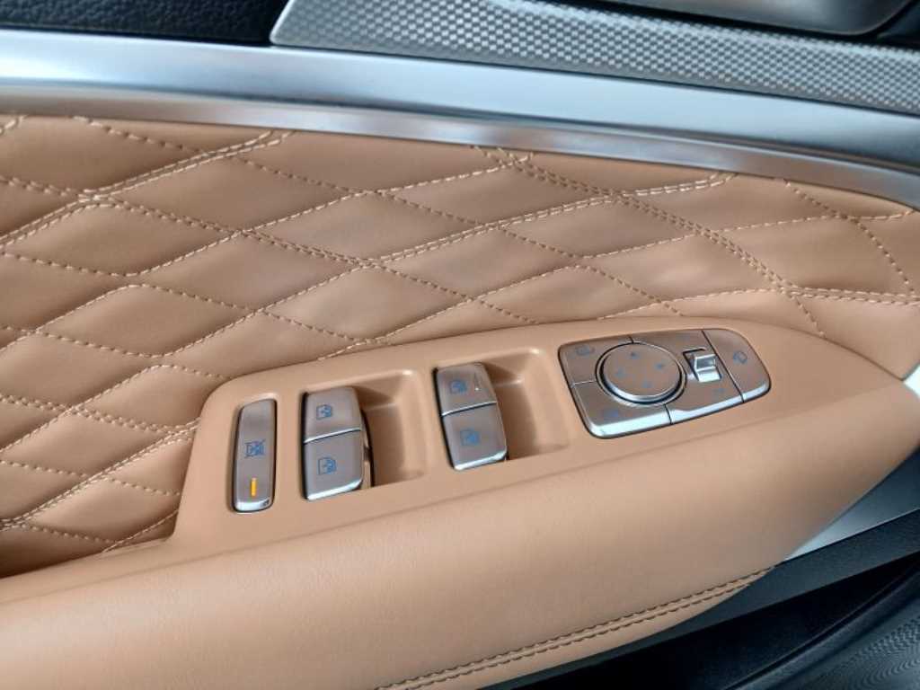 Genesis G70 - Vista 10