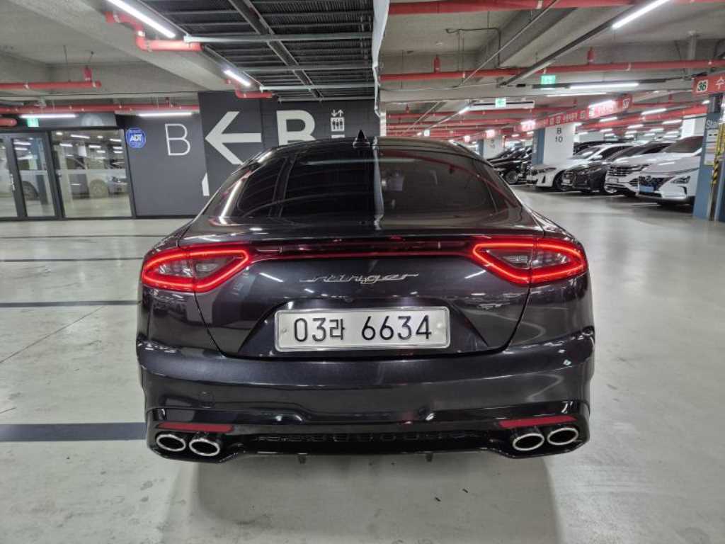 KIA Stinger - Vista 4