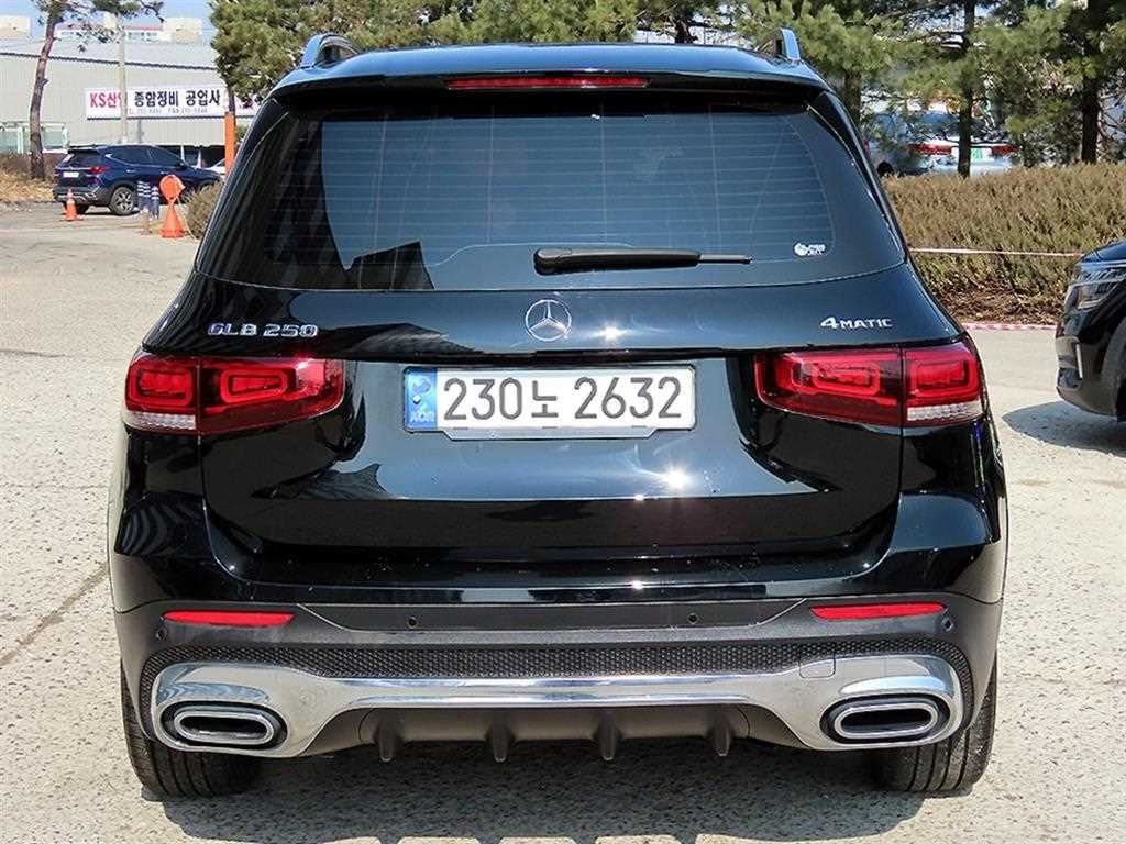 Mercedes Benz GLB Class - Vista 4