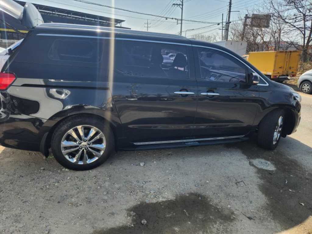 KIA Carnival - Vista 4