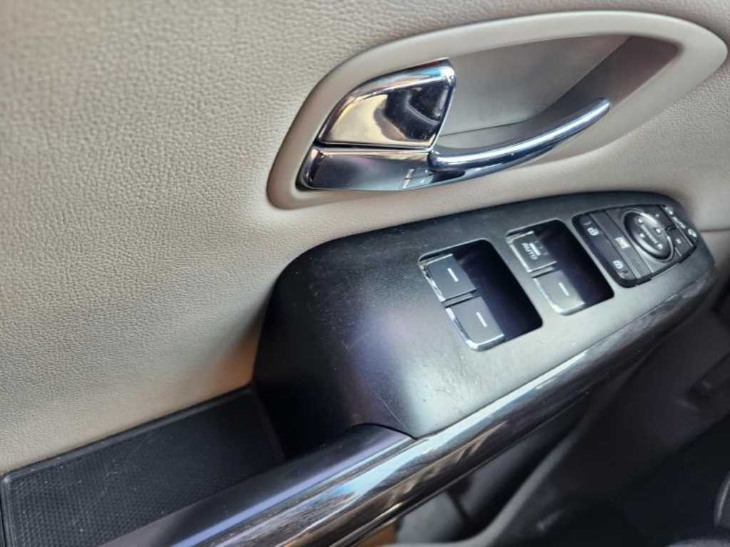 KIA Carnival - Vista 12