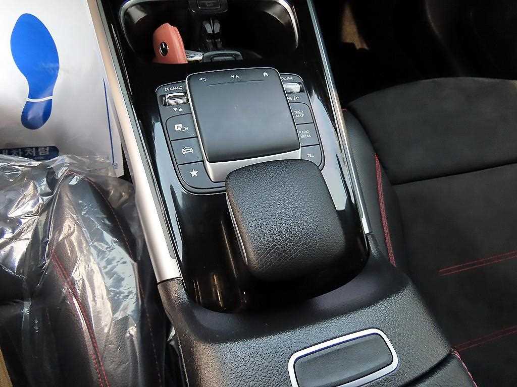 Mercedes Benz GLB Class - Vista 12