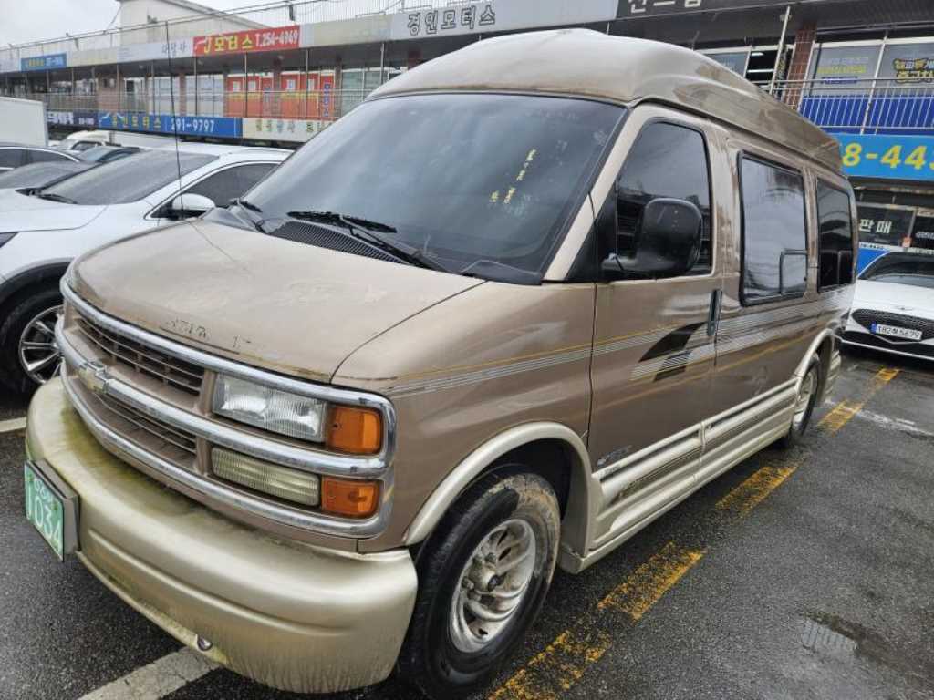 Chevrolet Chevy Van - Vista 3