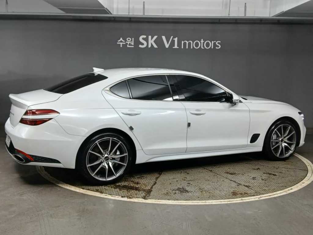 Genesis G70 - Vista 5