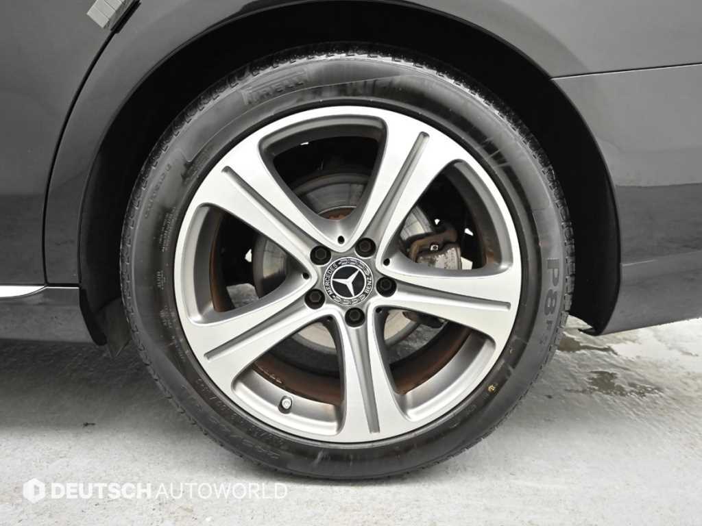 Mercedes Benz E class - Vista 5