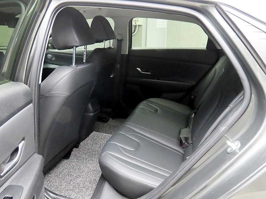 HYUNDAI Avante - Vista 6