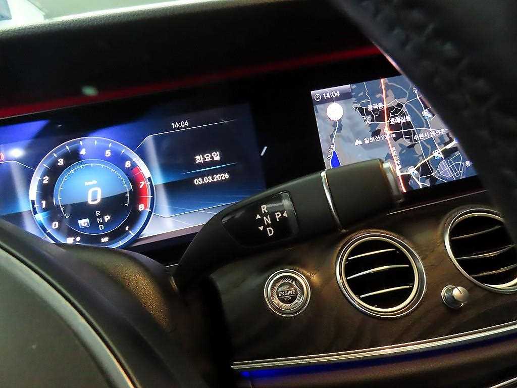 Mercedes Benz E class - Vista 12