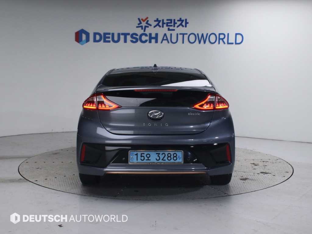 HYUNDAI Ioniq - Vista 4
