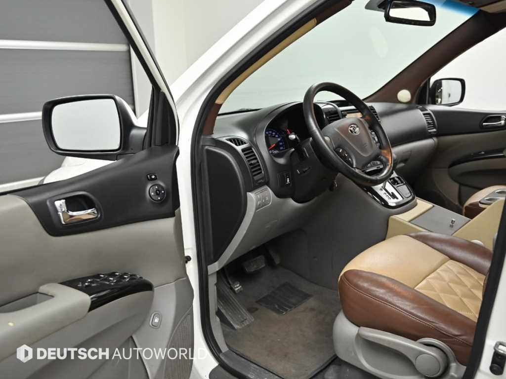 KIA Carnival - Vista 11