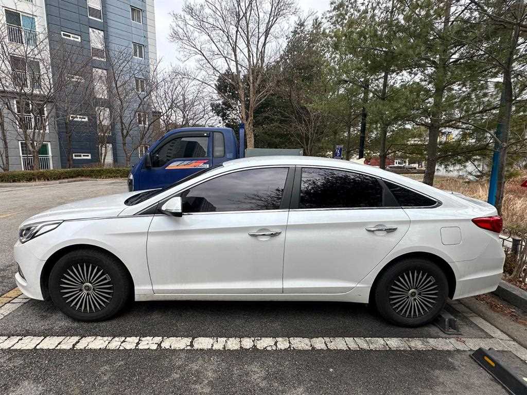 HYUNDAI Sonata - Vista 3