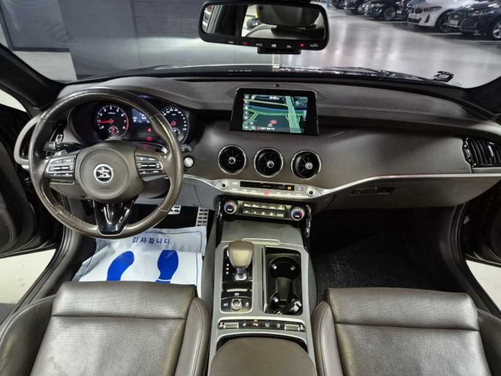 KIA Stinger - Vista 5