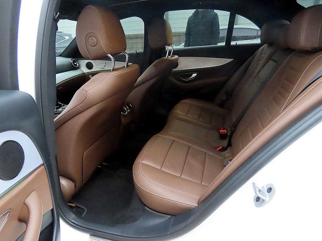 Mercedes Benz E class - Vista 6