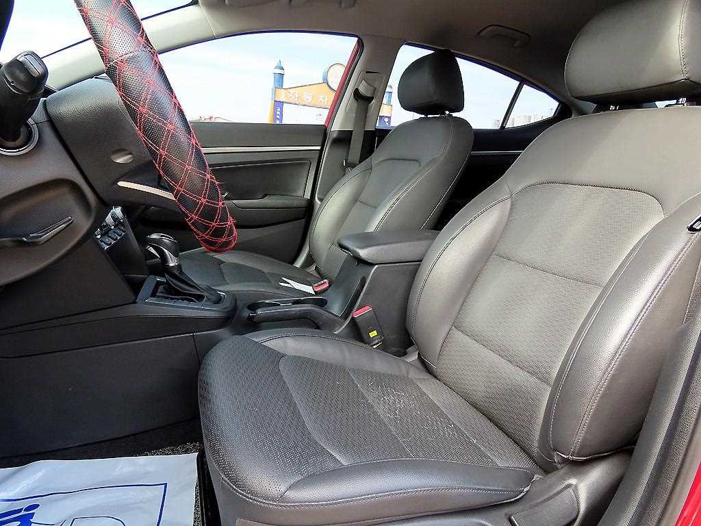 HYUNDAI Avante - Vista 5