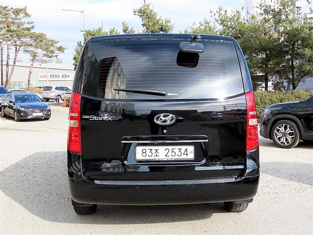 HYUNDAI Starex - Vista 4