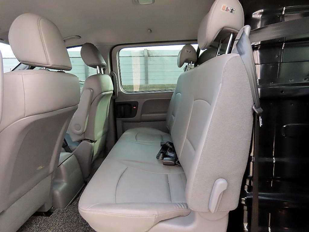 HYUNDAI Starex - Vista 6