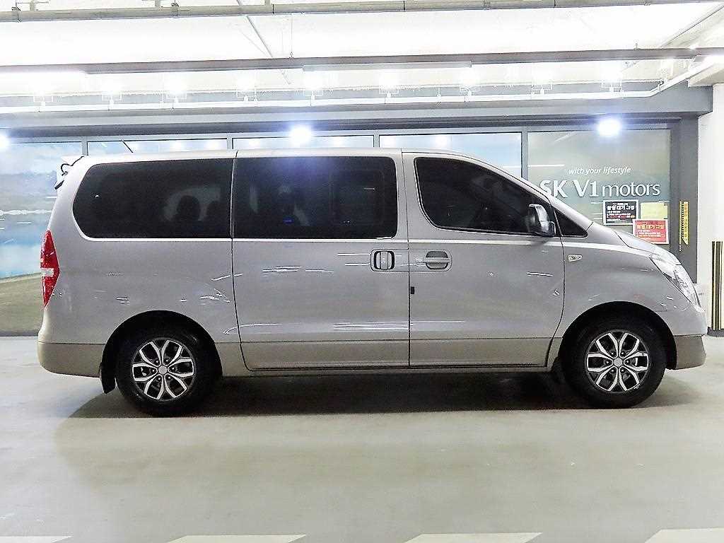 HYUNDAI Starex - Vista 3