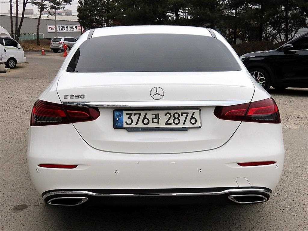 Mercedes Benz E class - Vista 4