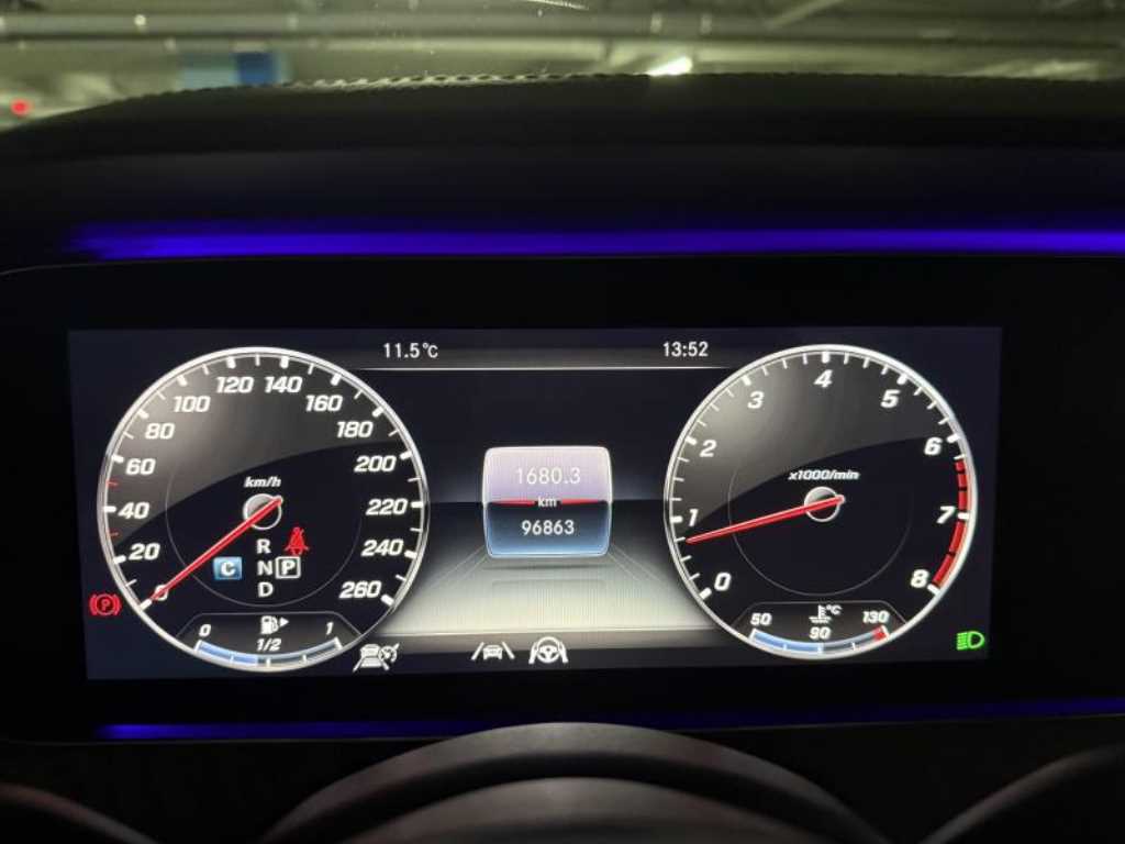 Mercedes Benz E class - Vista 6