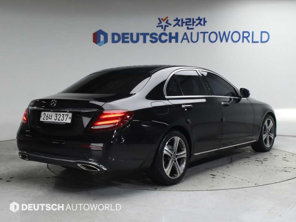 Mercedes Benz E class - Vista 2