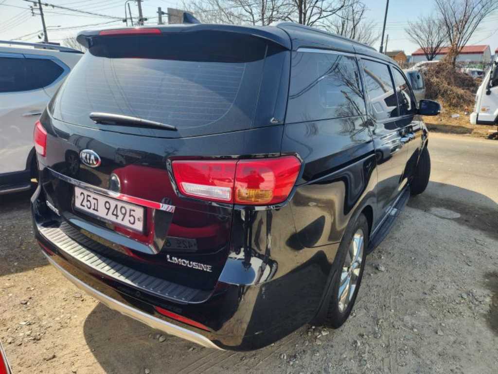 KIA Carnival - Vista 5