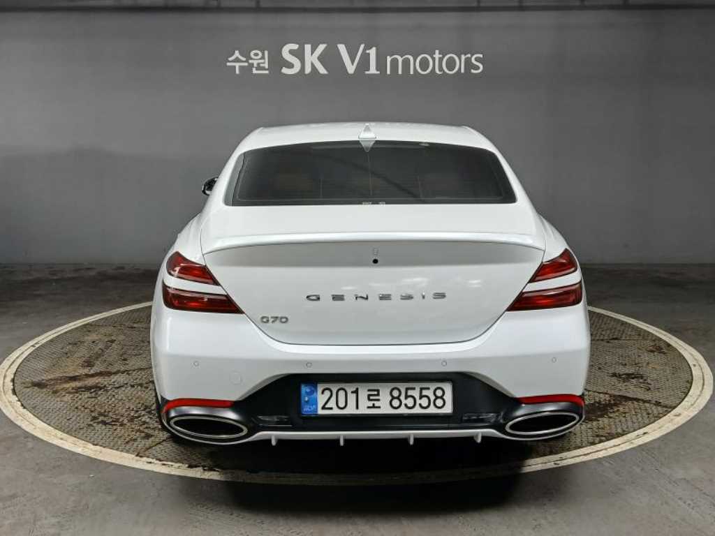 Genesis G70 - Vista 6