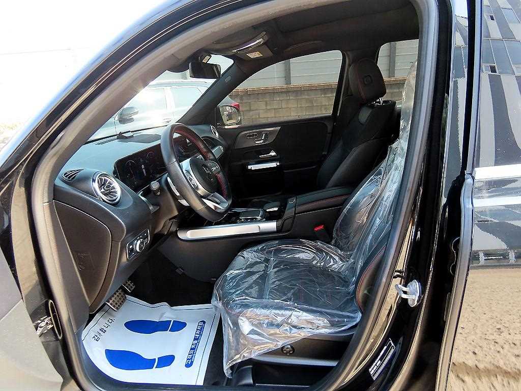 Mercedes Benz GLB Class - Vista 5