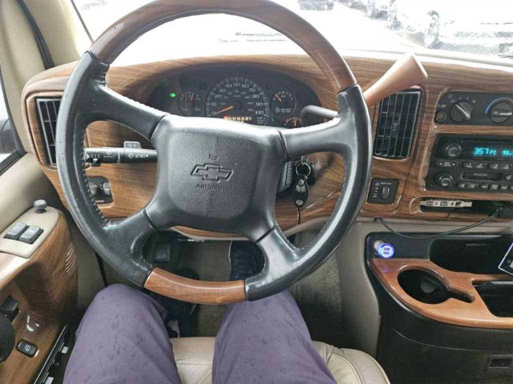 Chevrolet Chevy Van - Vista 11