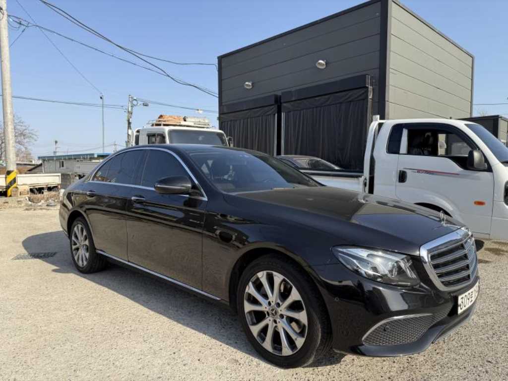Mercedes Benz E class - Vista 3